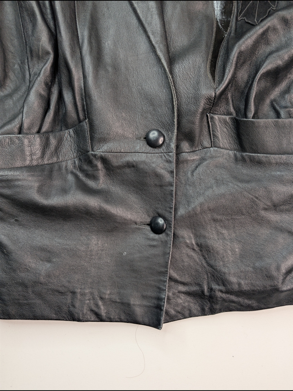 Vintage Black Women's Leather Button-Front Jacket with Embellished Shoulder - Picture 4 of 8
